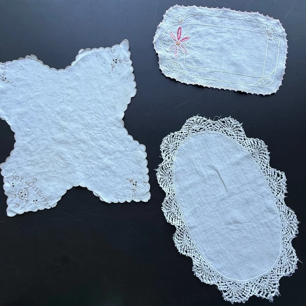 Vintage White Linen Doily Set 3pc Embroidered Lace Hot Biscuits Napkin